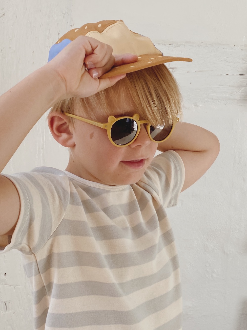 Dat Oprichter een andere Konges Slojd / Konges Sløjd sunglasses mini 1-6 jaar mustard gold  baby/peuter zonnebril kinderzonnebril met oortjes mosterd geel - Minipop